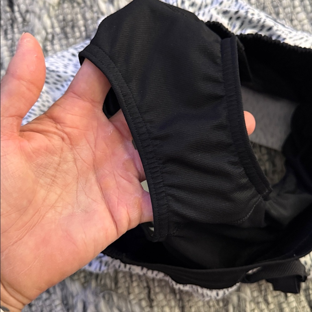 EUC Lululemon Size 4 Hotty Hot Shorts - Picture 7 of 7